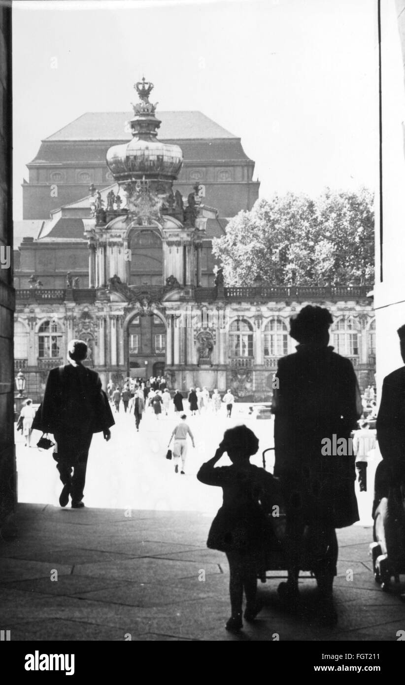 Geografía / viajes, Alemania, Dresden, Zwinger, vista a través de la Zwingerhof a la Kronentor, 20.5.1962, Derechos adicionales-Clearences-no disponible Foto de stock