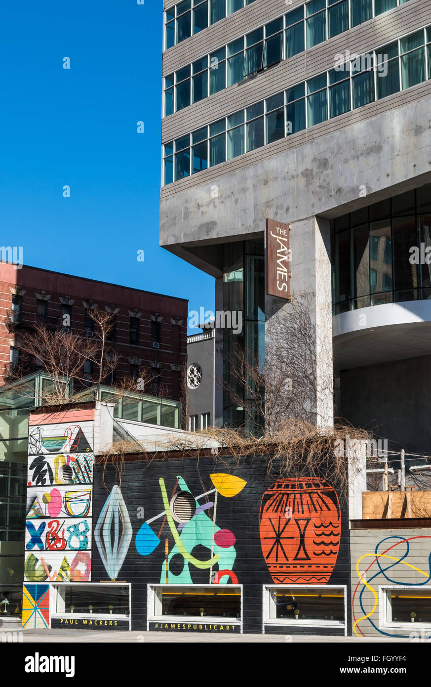 El James Hotel en el Soho neoyorquino, con coloridos murales pintados