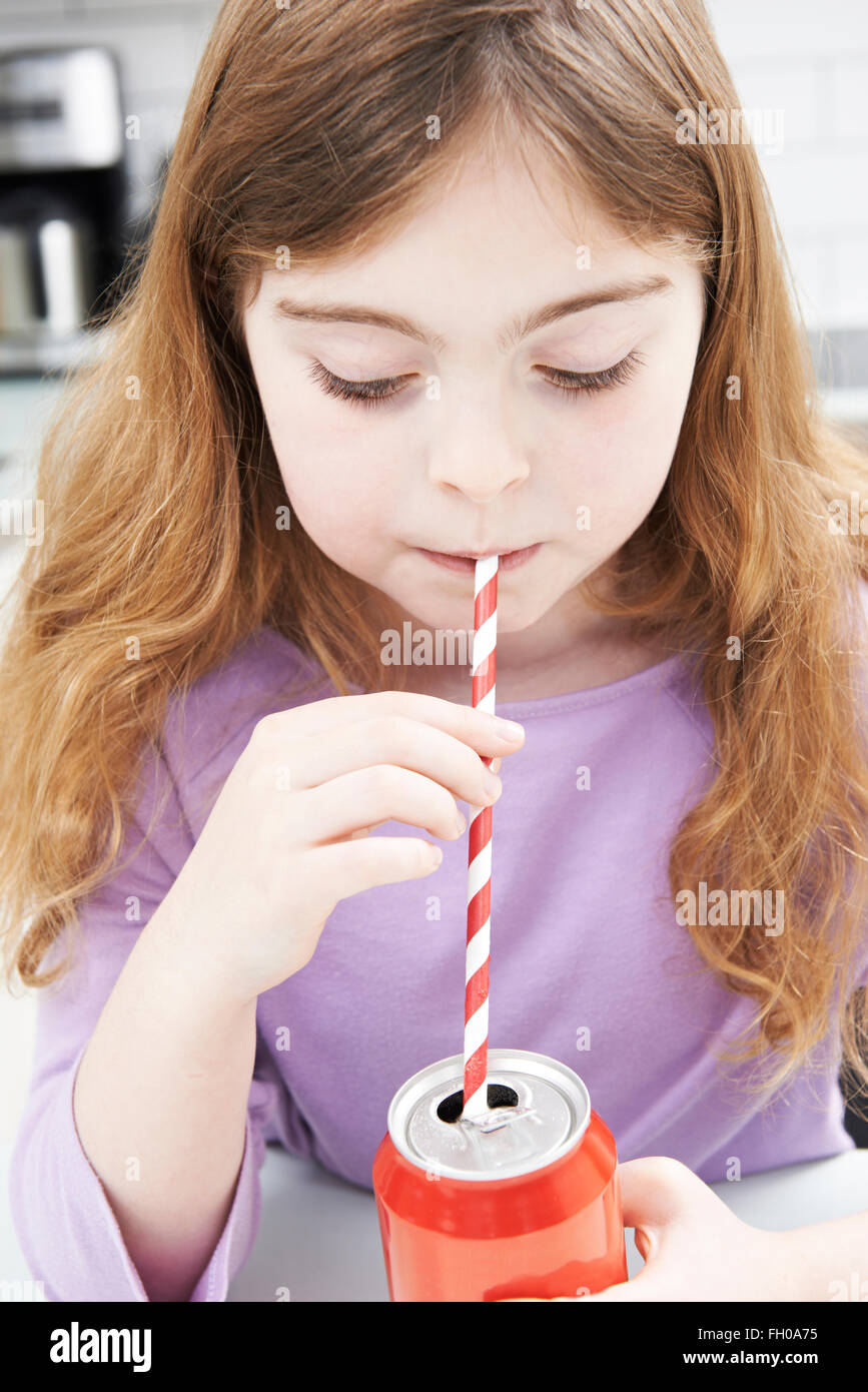 Gente tomando refrescos fotografías e imágenes de alta resolución Alamy