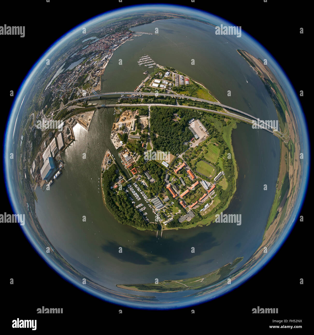 Vista aérea, Dänholm, Rügenbrücke, Puerto Dänholm, ladrillo grave puente, isla de Stralsund, Mar Báltico, Mecklemburgo-Pomerania Occidental, Foto de stock