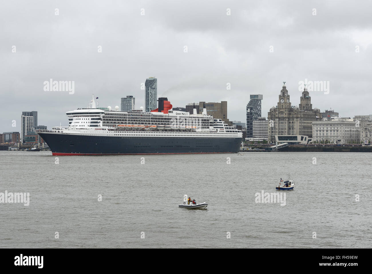 Las tres reinas festival sobre el río Mersey. Tres Cunard cruceros que visitan Liverpool UK Foto de stock