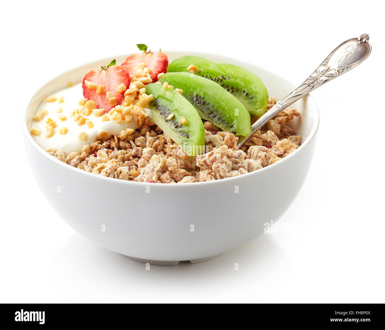 Desayuno saludable, plato de granola con yogur y fruta fresca sobre fondo  blanco Fotografía de stock - Alamy