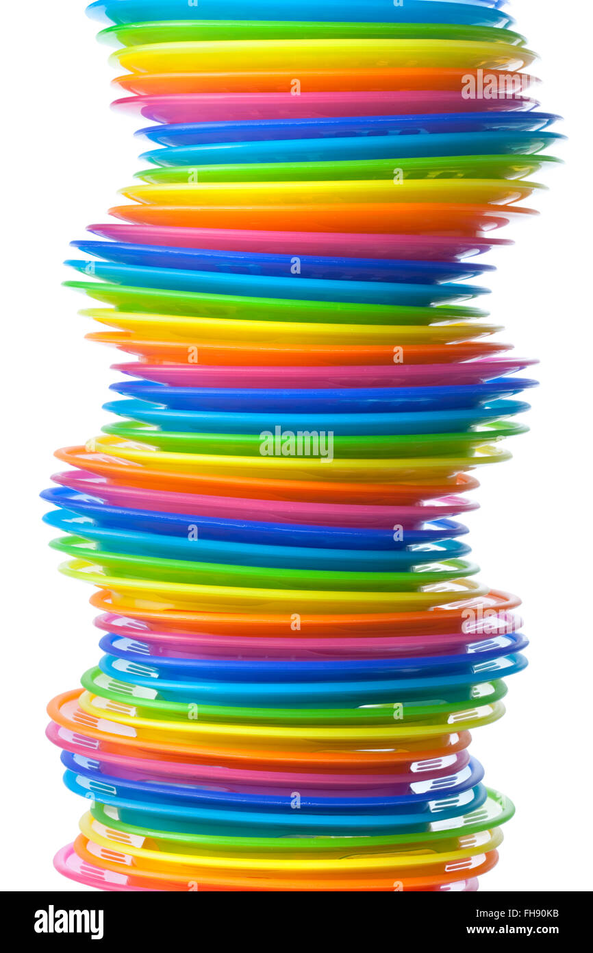 Placas de plástico arco iris de colores sobre fondo blanco. Foto de stock