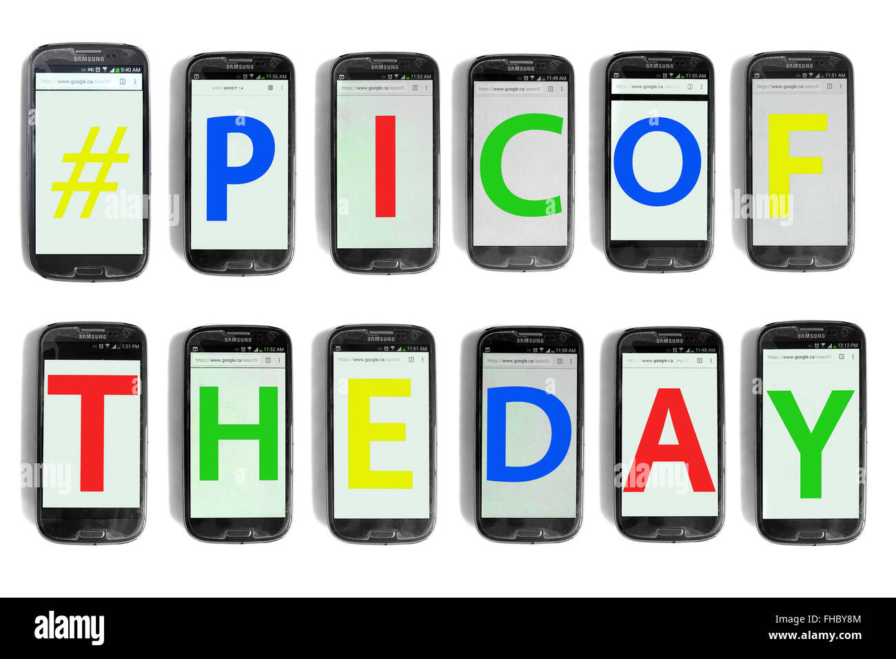 #PicOfTheDay escrito sobre las pantallas de smartphones fotografiado contra un fondo blanco. Foto de stock