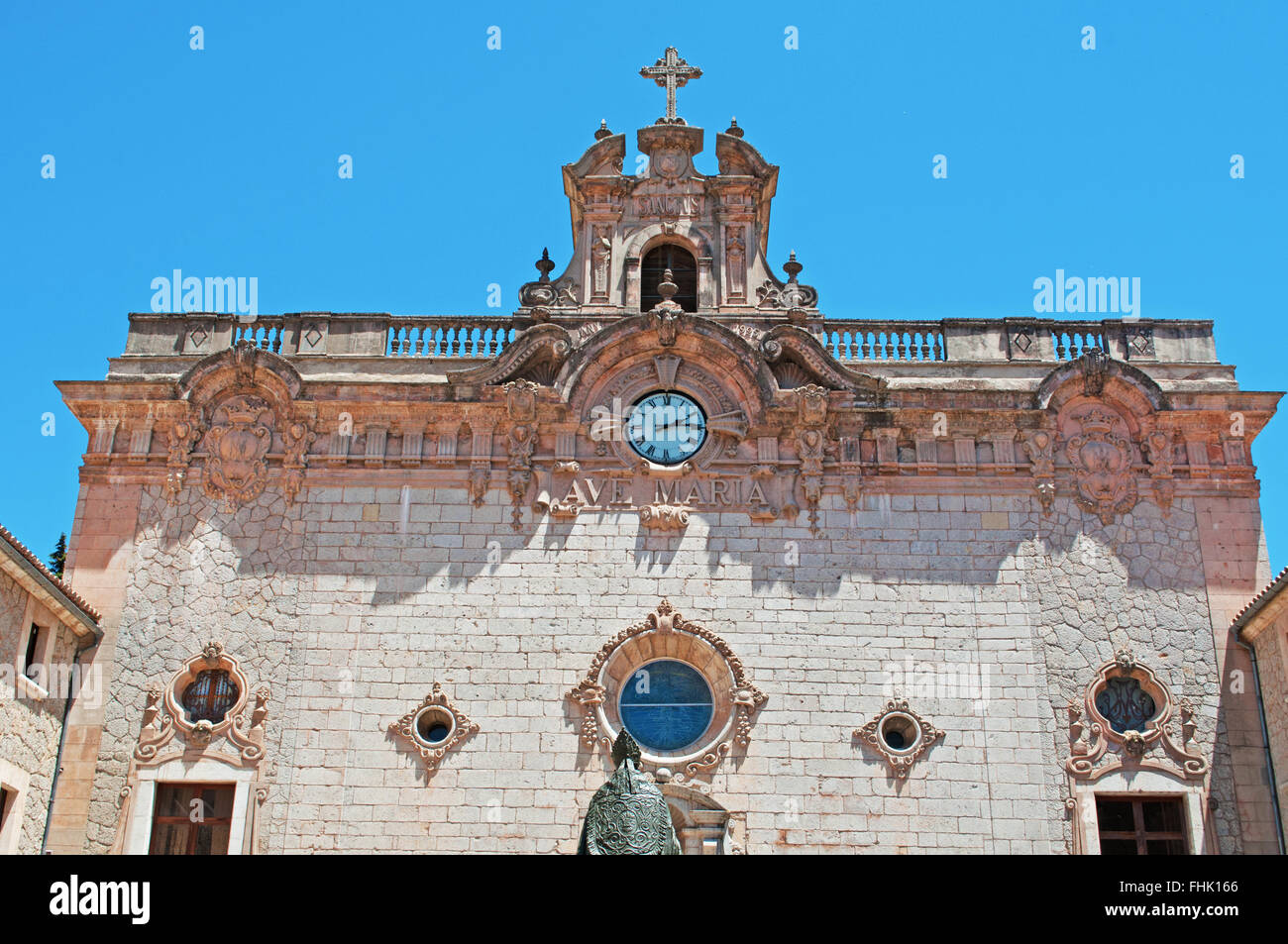 Mallorca, Islas Baleares, España: el Santuario de Lluc, lugar de peregrinación y el monasterio fundado en el siglo XIII Foto de stock