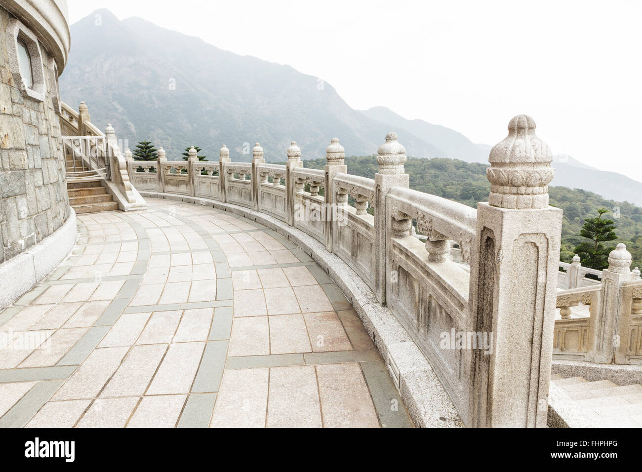 Pasarela de piedra alrededor de Big Buddha hong kong Foto de stock