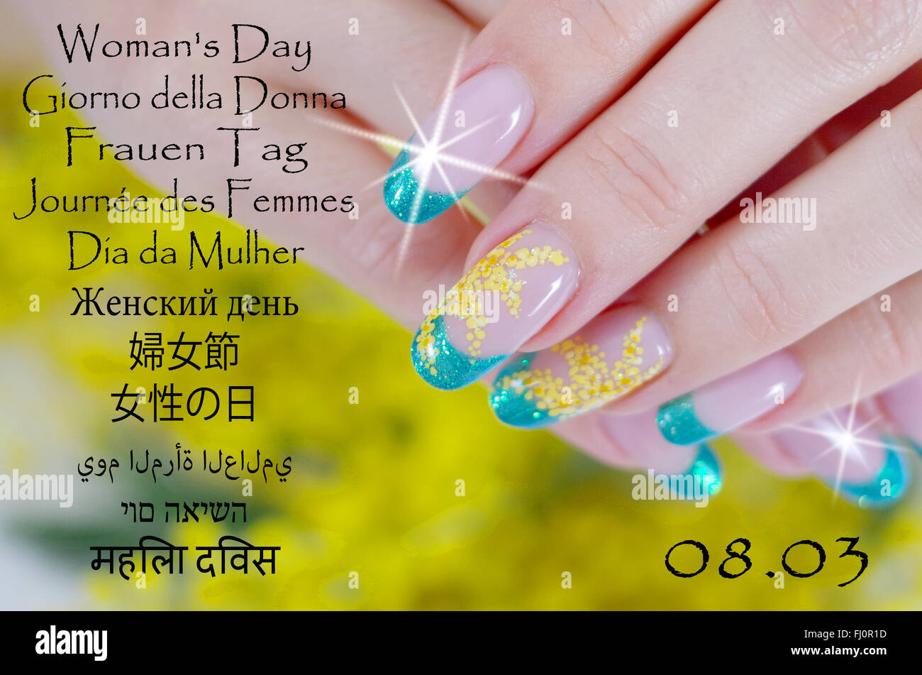 Las uñas decoradas con un hermoso diseño floral para el día de la mujer Foto de stock