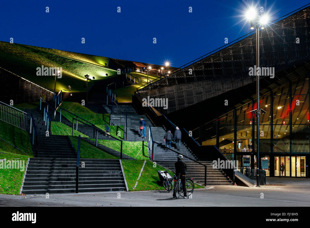 Spodek arena multiuso - un complejo en Katowice, Polonia. Destino de turistas Foto de stock