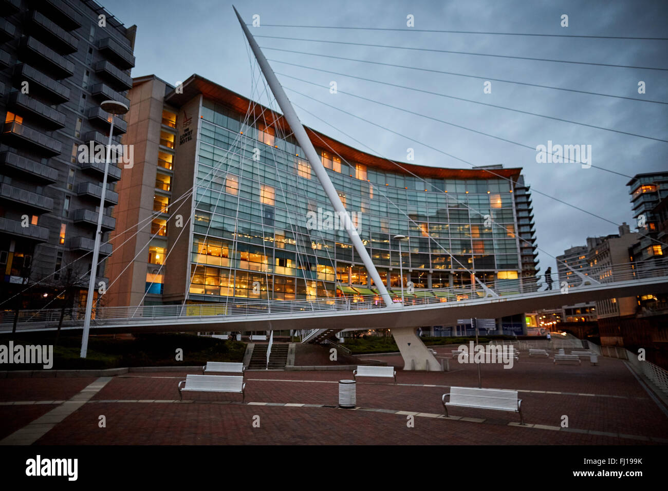 Lowry hotel 5 estrellas Salford enmarcado por Trinidad Puente de lujo de calidad bien pijo rico de clase alta corte encima del dinero GB UK Foto de stock