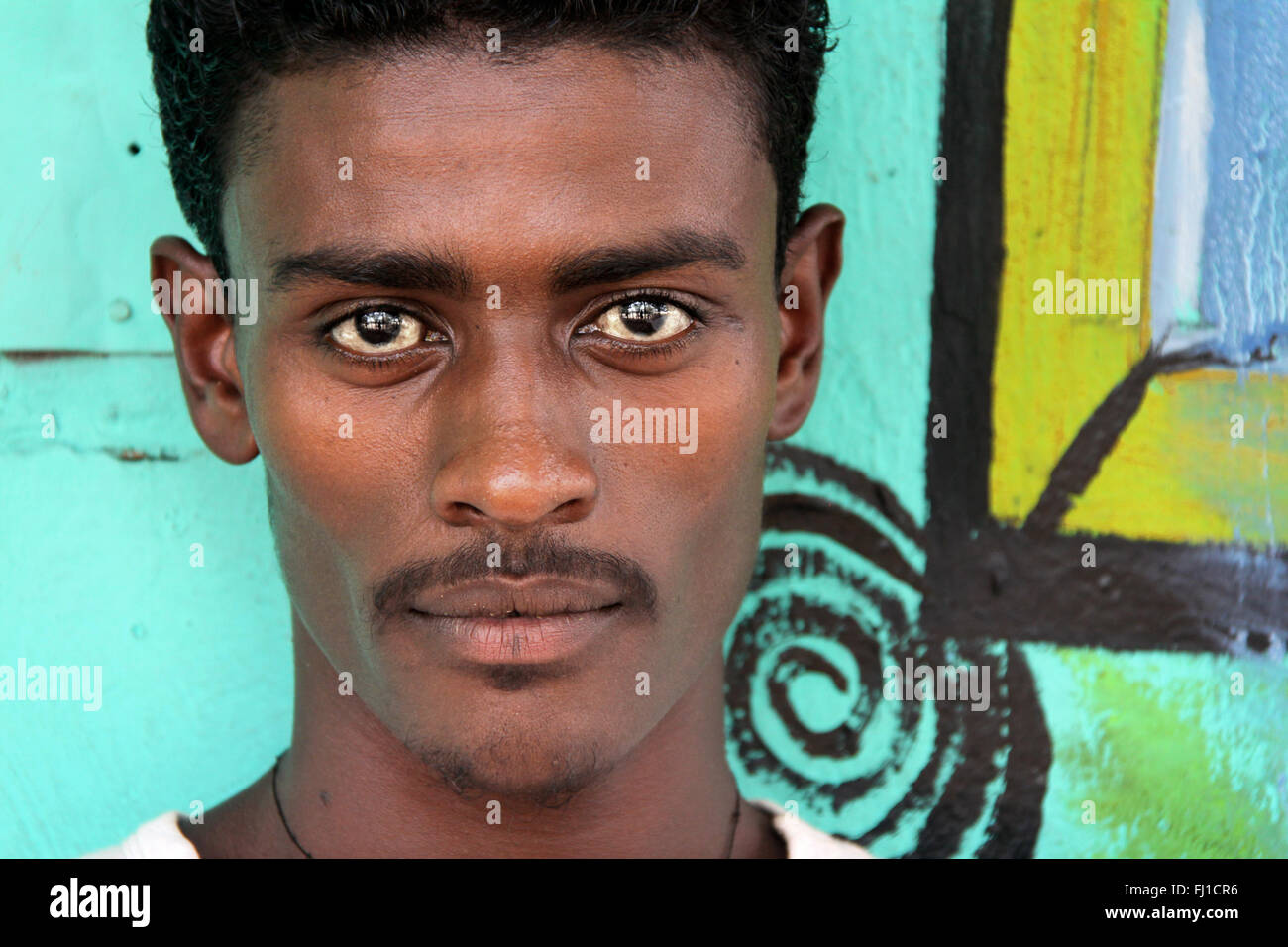 Cerrar el hombre etíope en Turmi , Omo valley Foto de stock