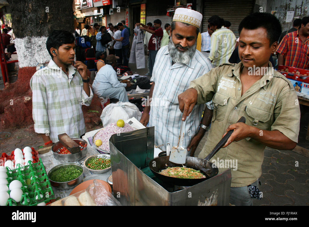 Comida callejera en Colaba, Mumbai, India Foto de stock