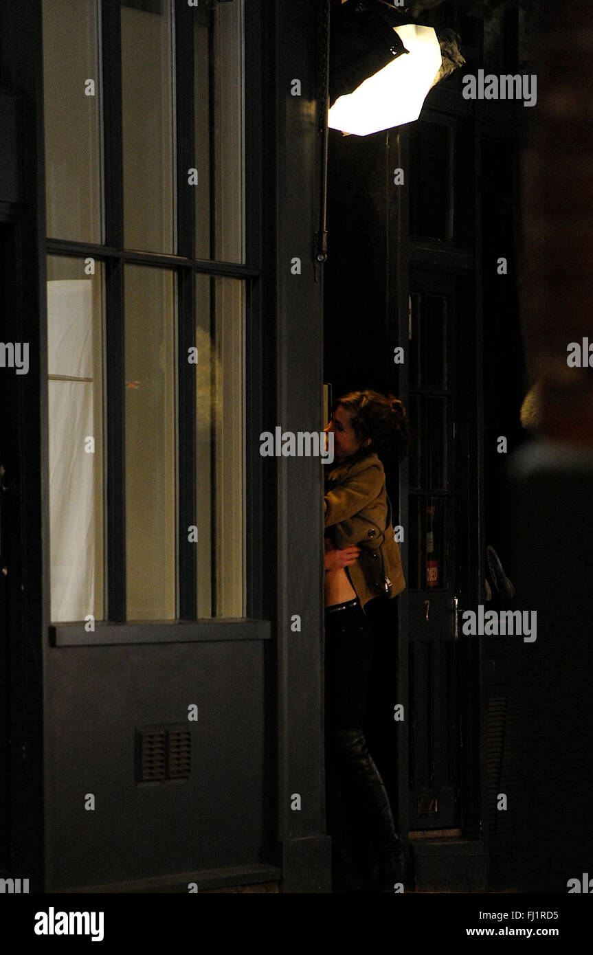 Simon Baker.y Rose Byrne en el set de rodaje le doy un año en Soho London 14 pics (Crédito de la imagen © Jack Ludlam) Foto de stock