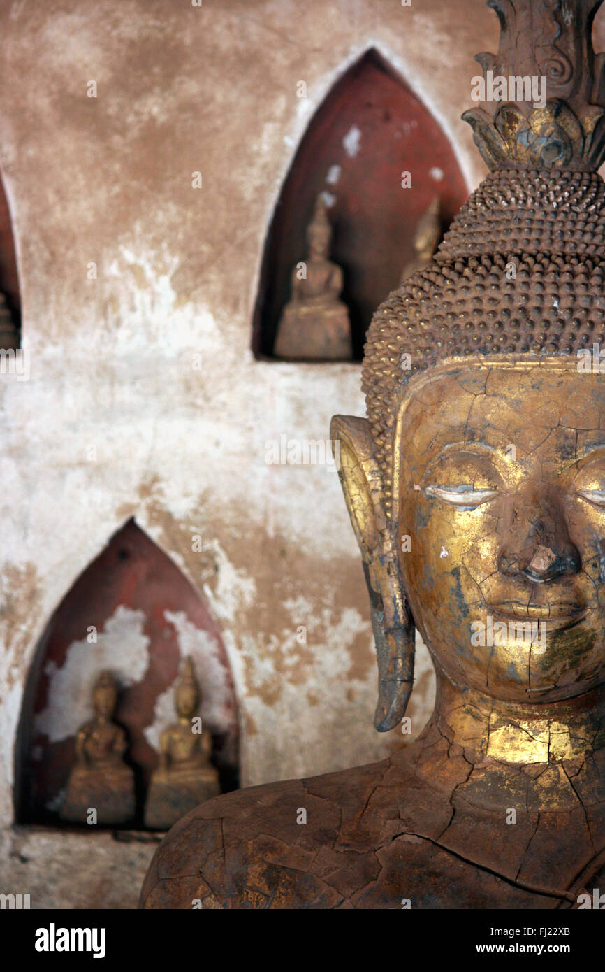 Estatua de Buda en el Iva , Sisakhet Vientiane, República Democrática Popular Lao Foto de stock
