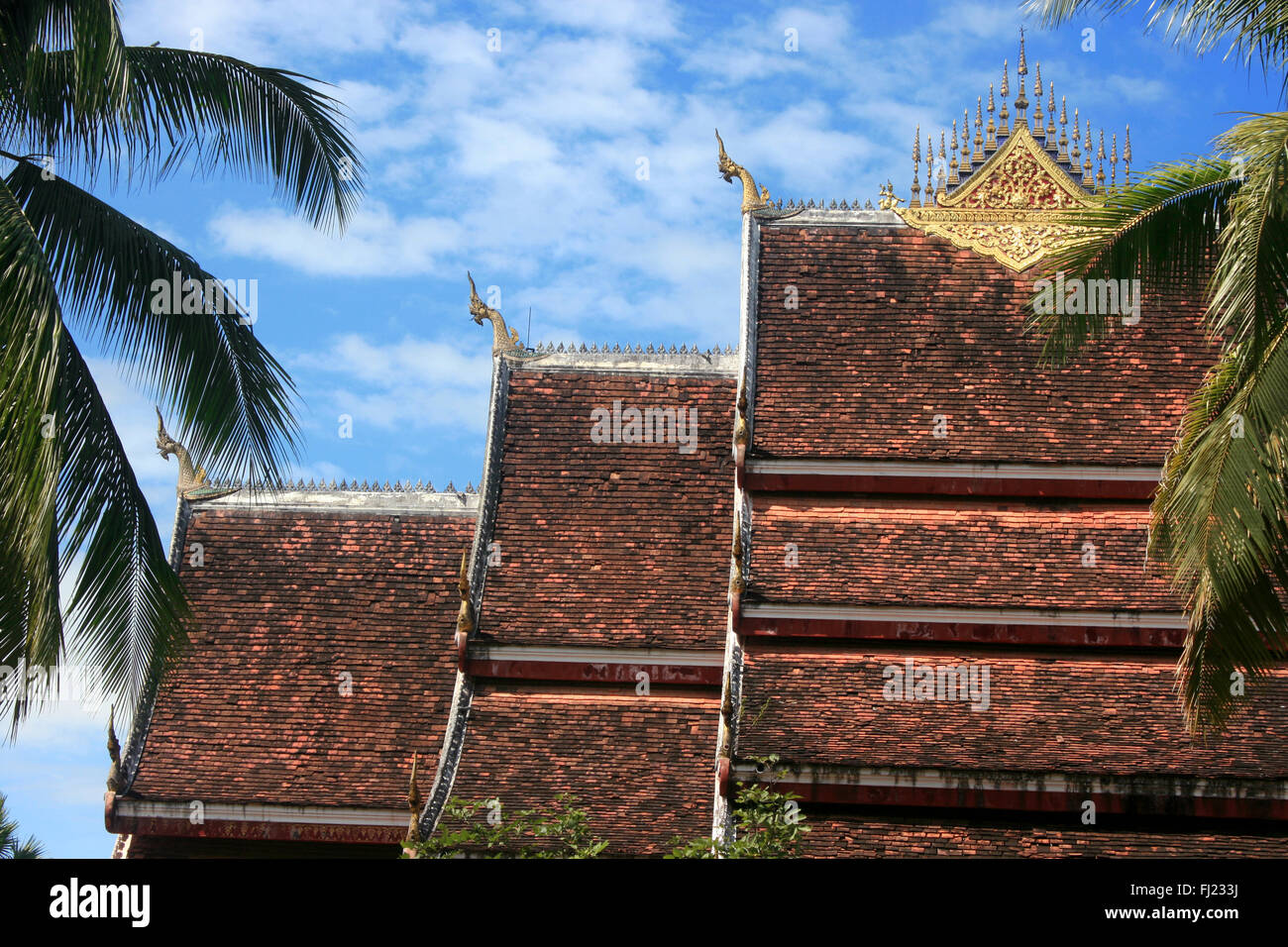 La azotea de Wat Mai monasterio , en Luang Prabang, Laos Foto de stock