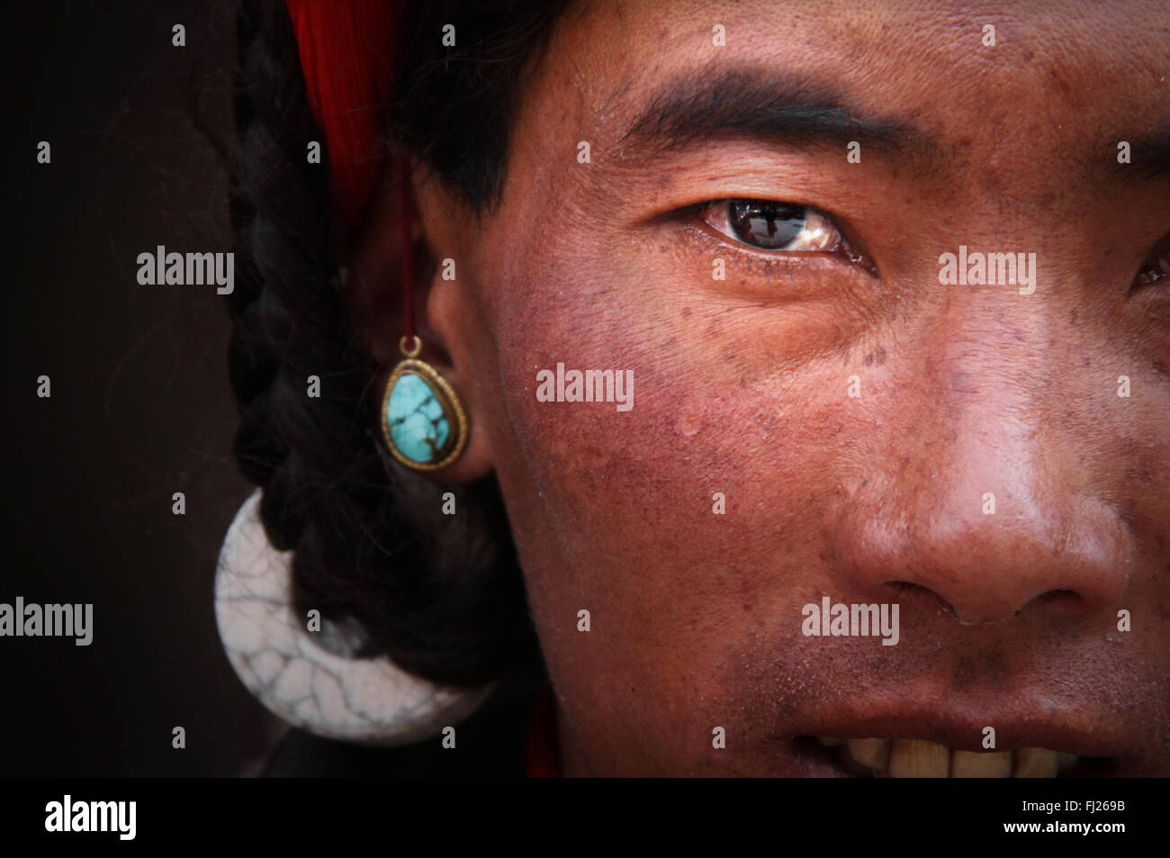 Increíble cerrar los ojos, tibetanos en Lhasa, Tibet Foto de stock