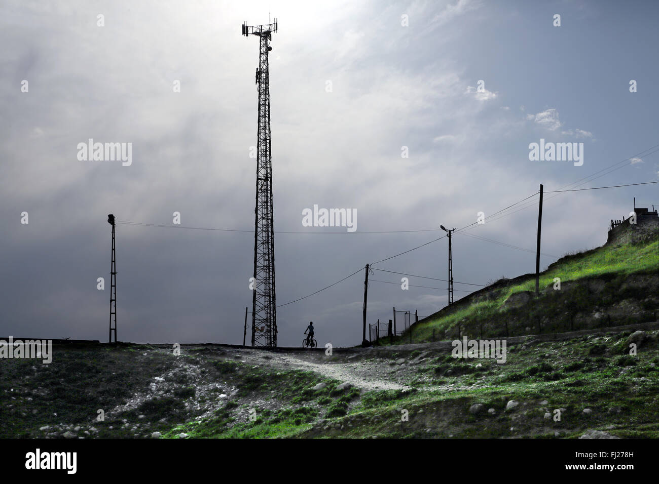 Pilón eléctrico cerca de Hasankeyf, Turquía Foto de stock
