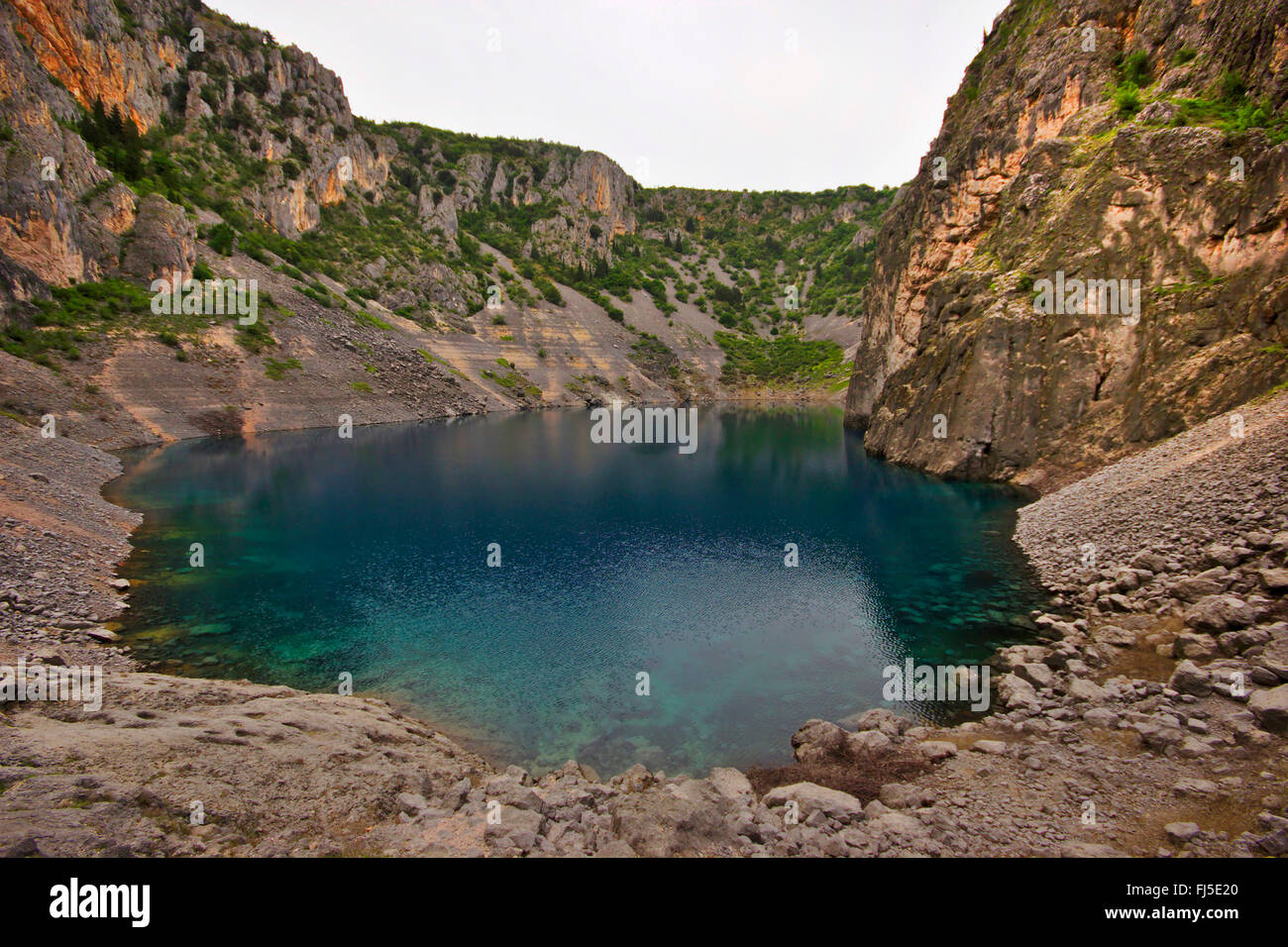 Blue Lake Modro Jezero, Croacia, Imotski Foto de stock
