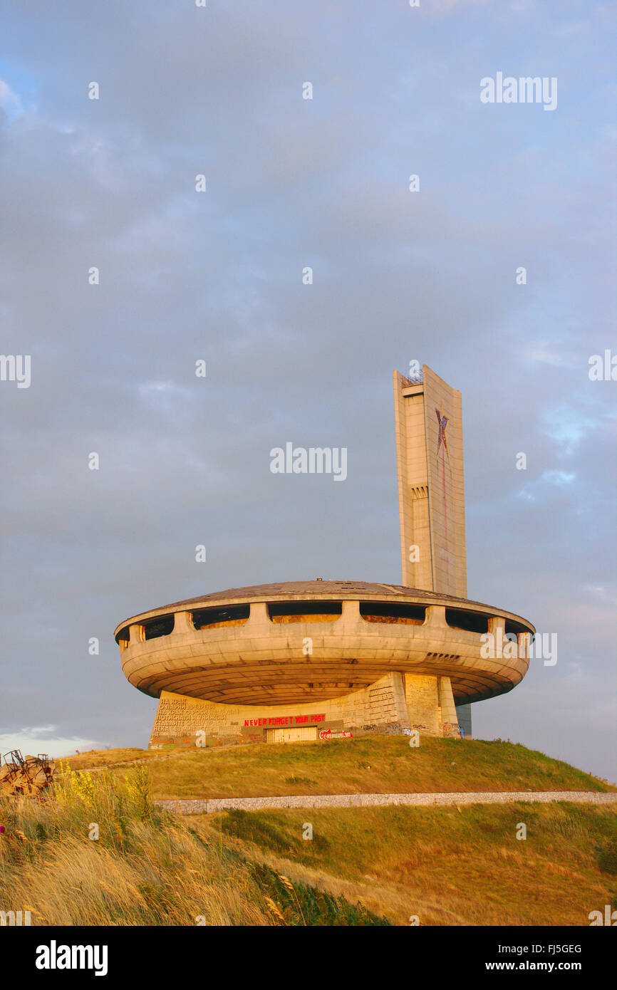 Monumento Buzludzha, Bulgaria Foto de stock