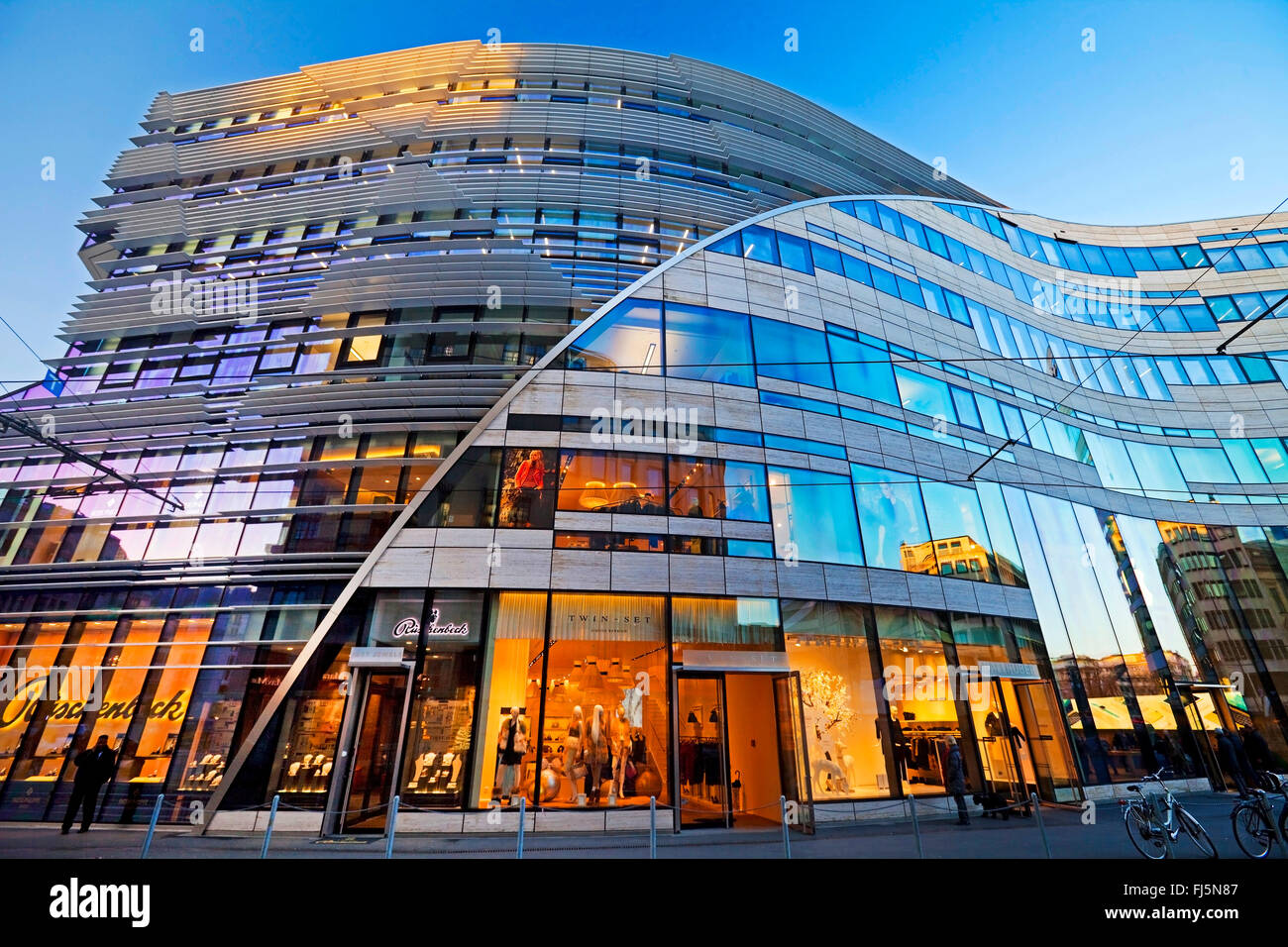 La Koe-Bogen, oficinas y edificios comerciales, en Alemania, en Renania del Norte-Westfalia, Duesseldorf Foto de stock