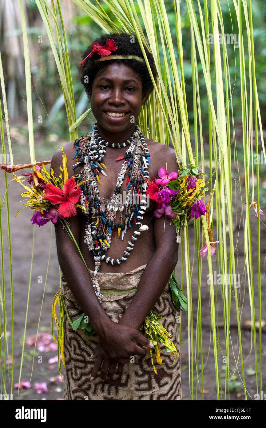 Vestido tradicional papua nueva guinea fotografías e imágenes de alta  resolución - Alamy