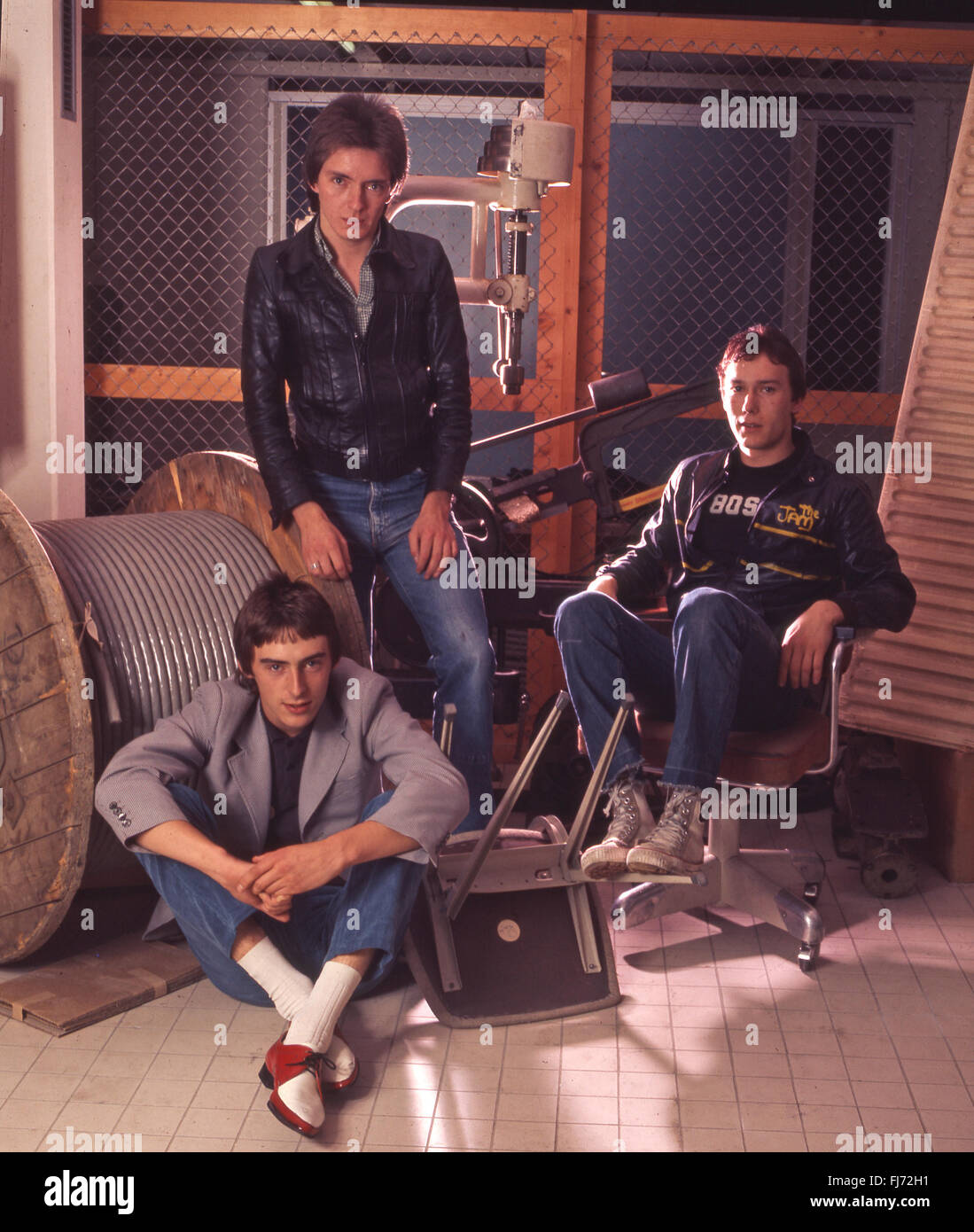El grupo de rock británico Atasco alrededor de 1982. Desde la izquierda: Paul Weller, Bruce Foxton y Rick Buckler Foto de stock