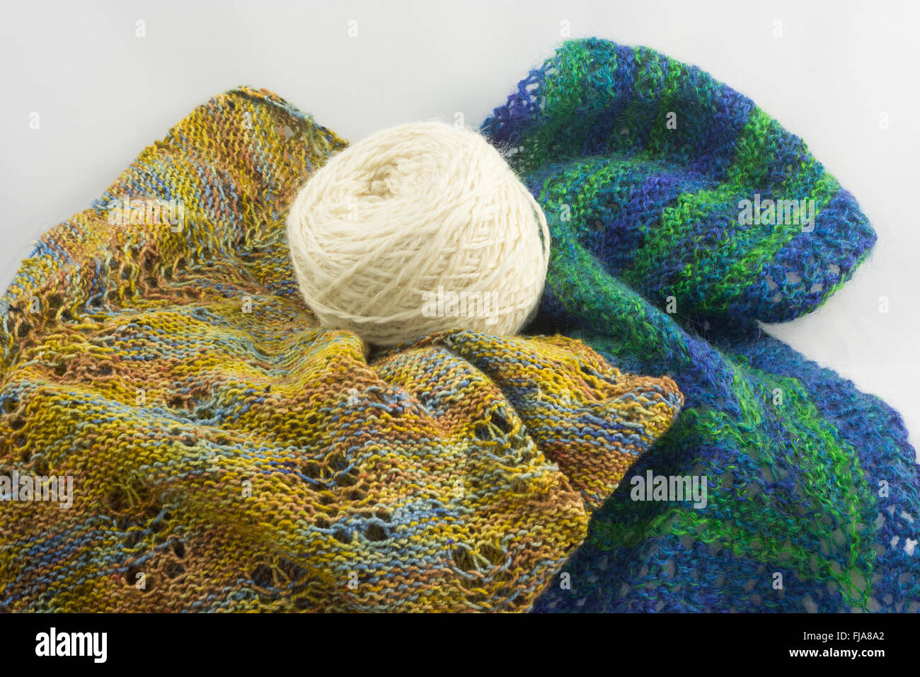 Elementos y tejidos de lana de bola Foto de stock