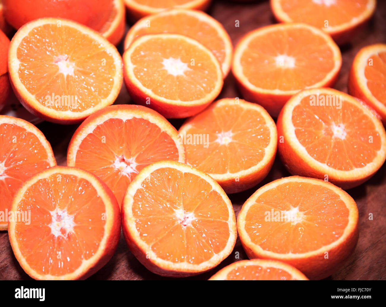 Las naranjas en rodajas frescas Foto de stock