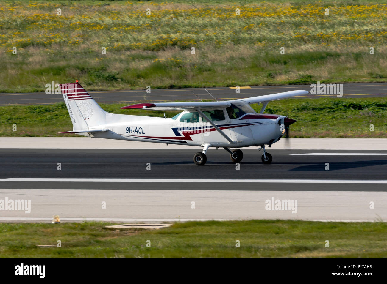 Cessna 172 Skthawk realizar lecciones de vuelo Foto de stock