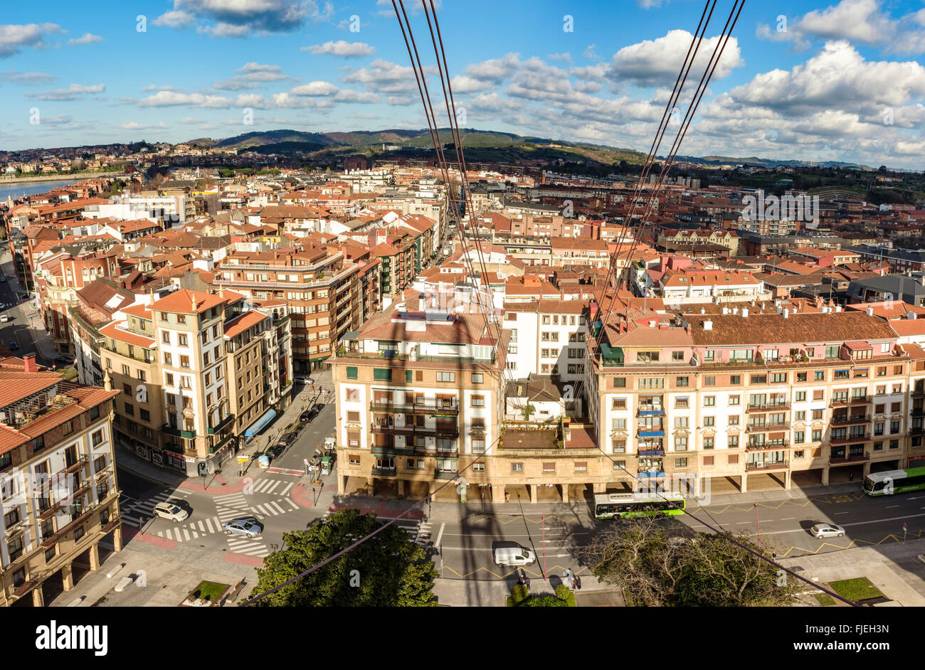 Vista desde el Puente de Vizcaya mirando por encima de Las Arenas, Bilbao,  España Fotografía de stock - Alamy