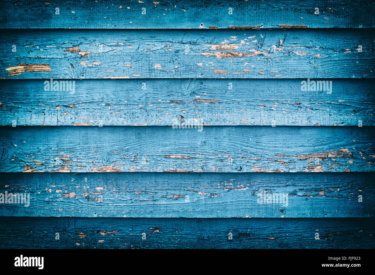 Textura de madera - La vista horizontal de un fondo de madera rústica y desgastada, pintada de azul. Foto de stock