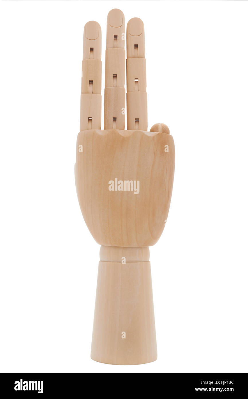 Mano de madera maniqui la celebración de tres dedos hacia arriba sobre fondo blanco. Foto de stock