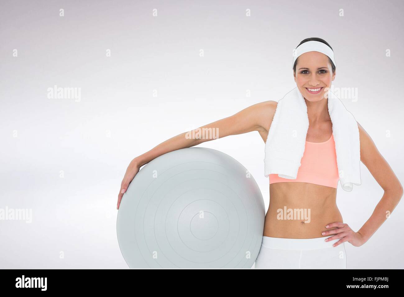 Colocar mujer sosteniendo la bola de ejercicio Foto de stock