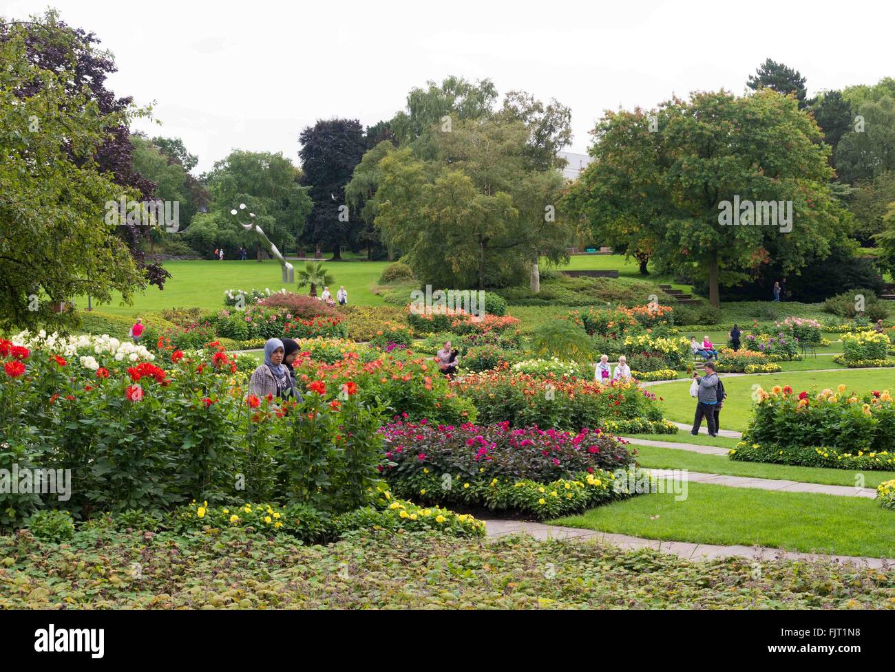 Hermosa ciudad verde parque Grugapark en Essen, Alemania Foto de stock