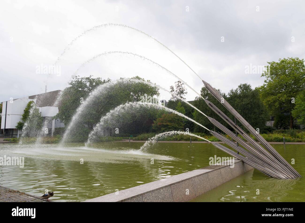 Fuente de agua en Grugapark en Essen, Alemania Foto de stock