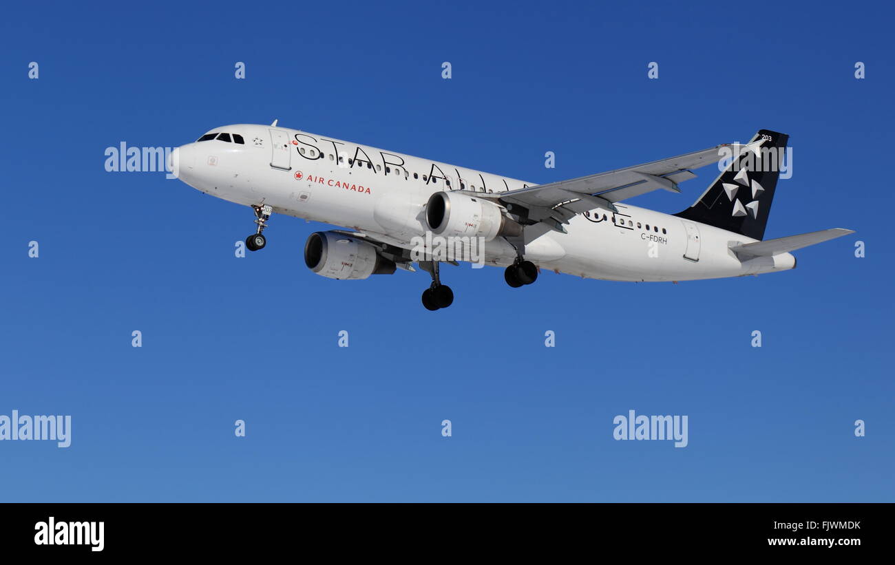 Airbus A320 de Air Canada FDRH C acercándose YOW Ottawa Canadá, Marzo 03, 2016 Foto de stock