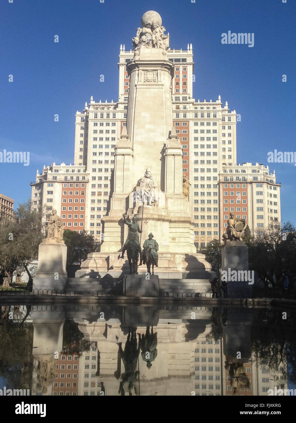 Esculturas en bronce de Don Quijote y Sancho Panza en la Plaza de España, Madrid Foto de stock