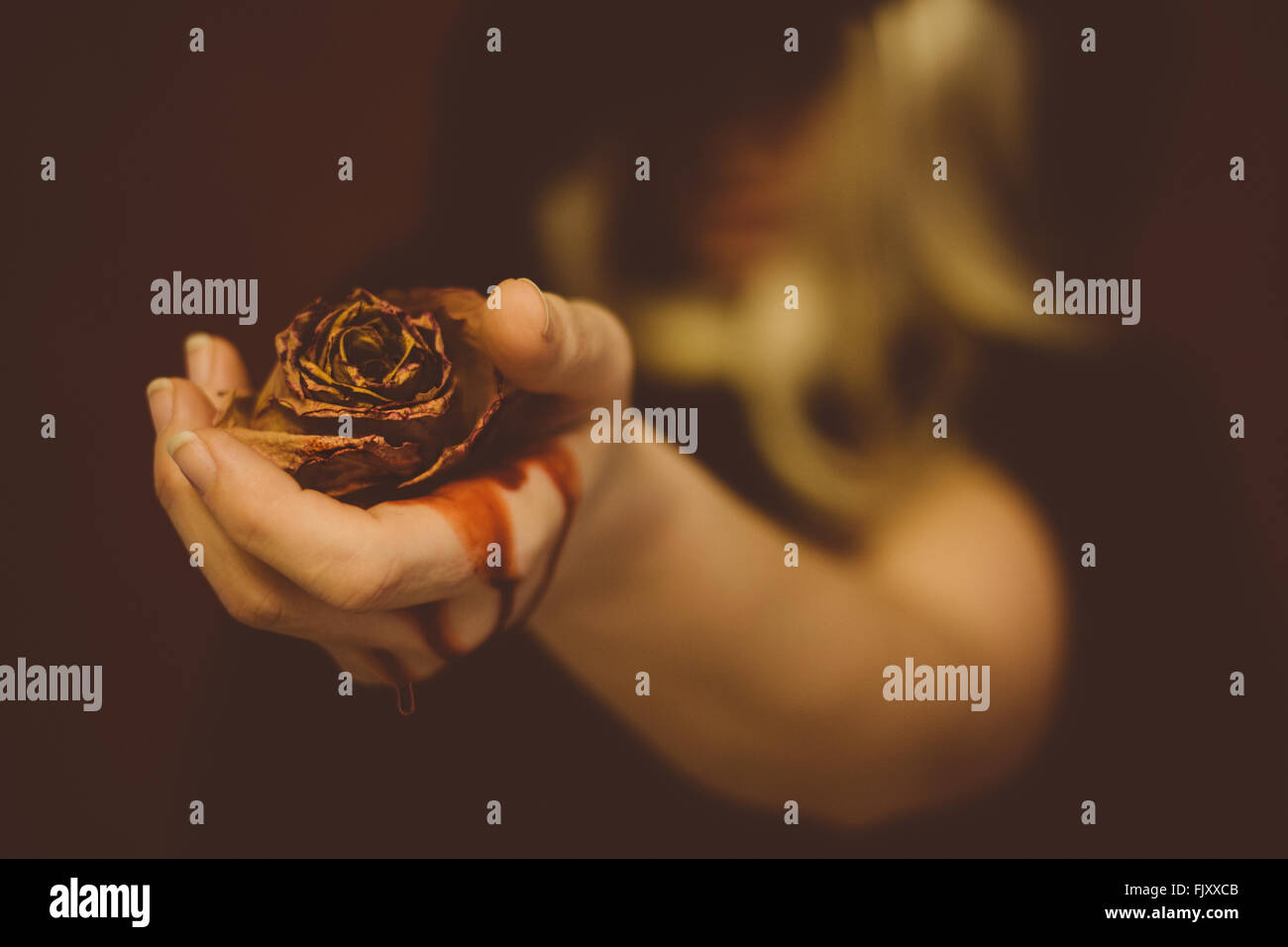 Sangre Sangrando La Mano Fotos E Imágenes De Stock - Alamy