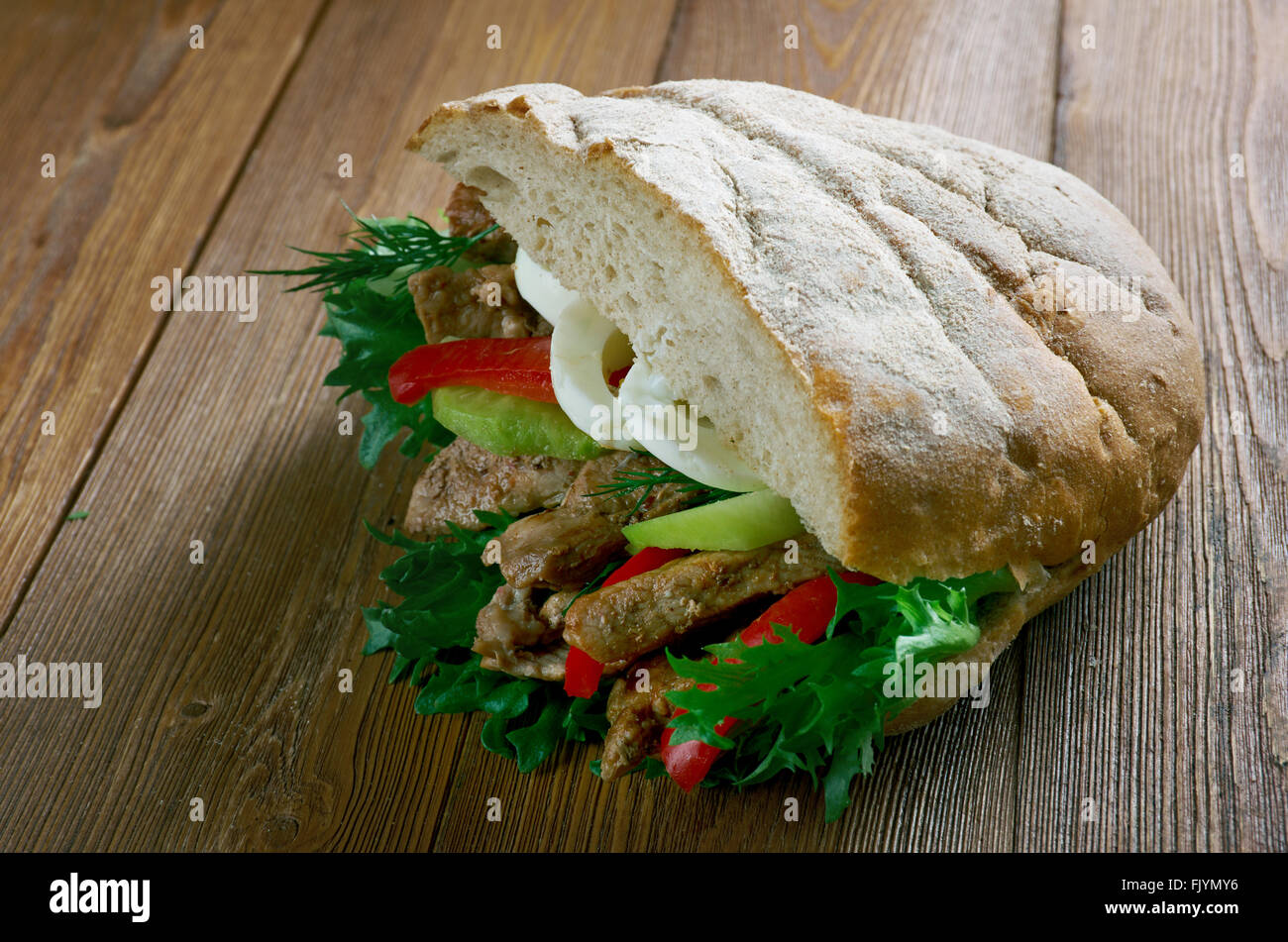 Pan-bagnat sándwich es una especialidad de la región de Niza, Francia  Fotografía de stock - Alamy