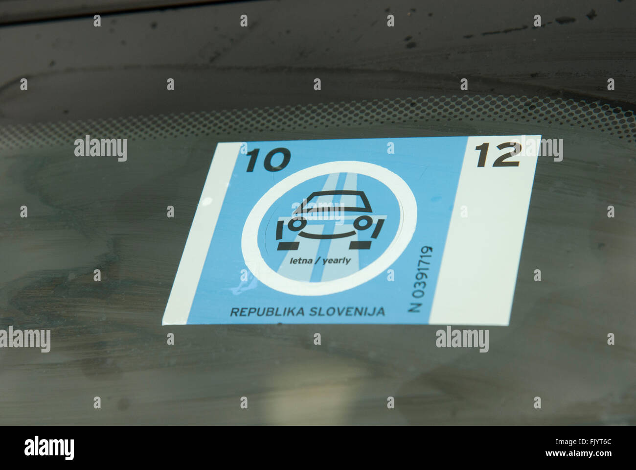 Eslovenia, Vignette - coches que permite viajar gratis en el sistema de autopistas Foto de stock