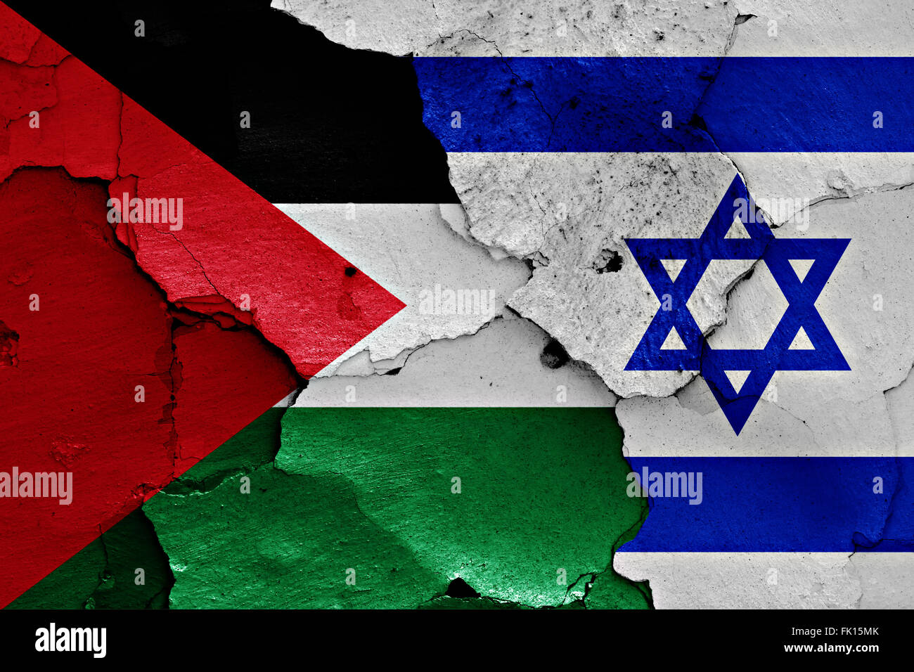 Banderas de Palestina e Israel pintados en la pared agrietada Foto de stock