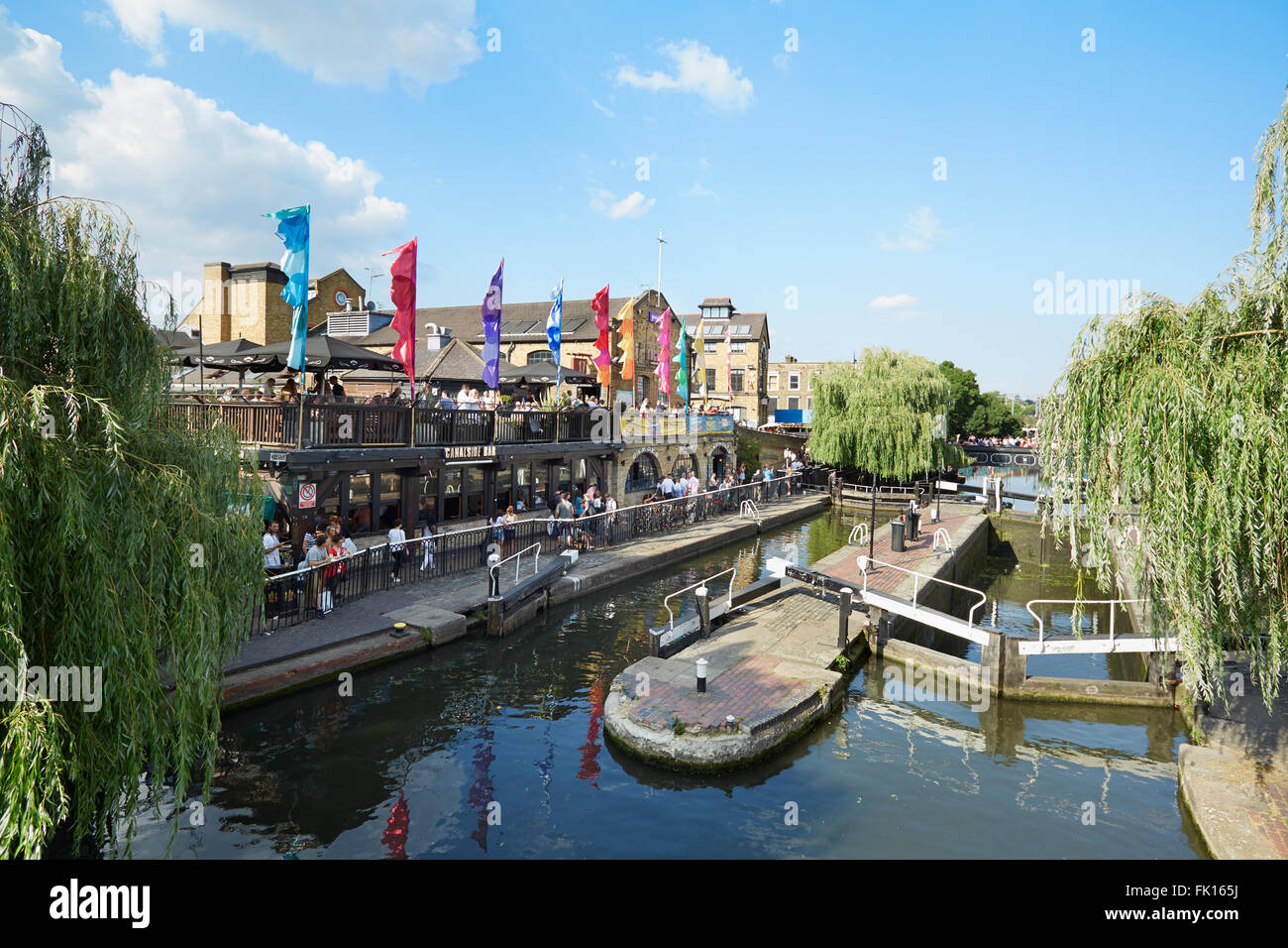 Área de Camden Lock, canales en Londres Foto de stock