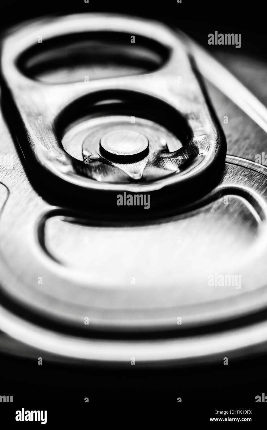 Aluminio plata Soda pop puede tirar de la lengüeta del anillo superior Foto de stock