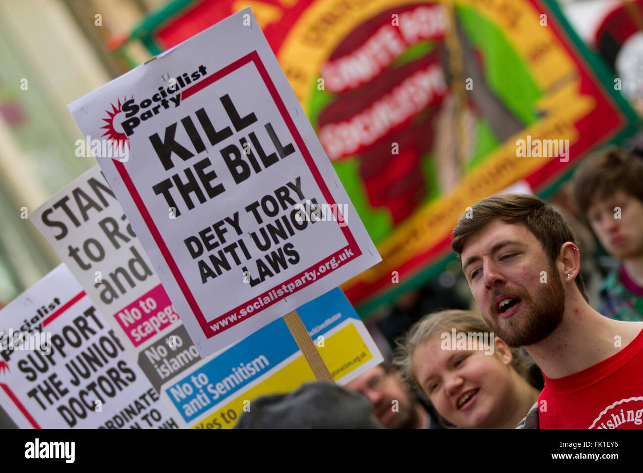 Cientos de activistas rally en Cardiff para oponerse al proyecto de ley sindical Foto de stock
