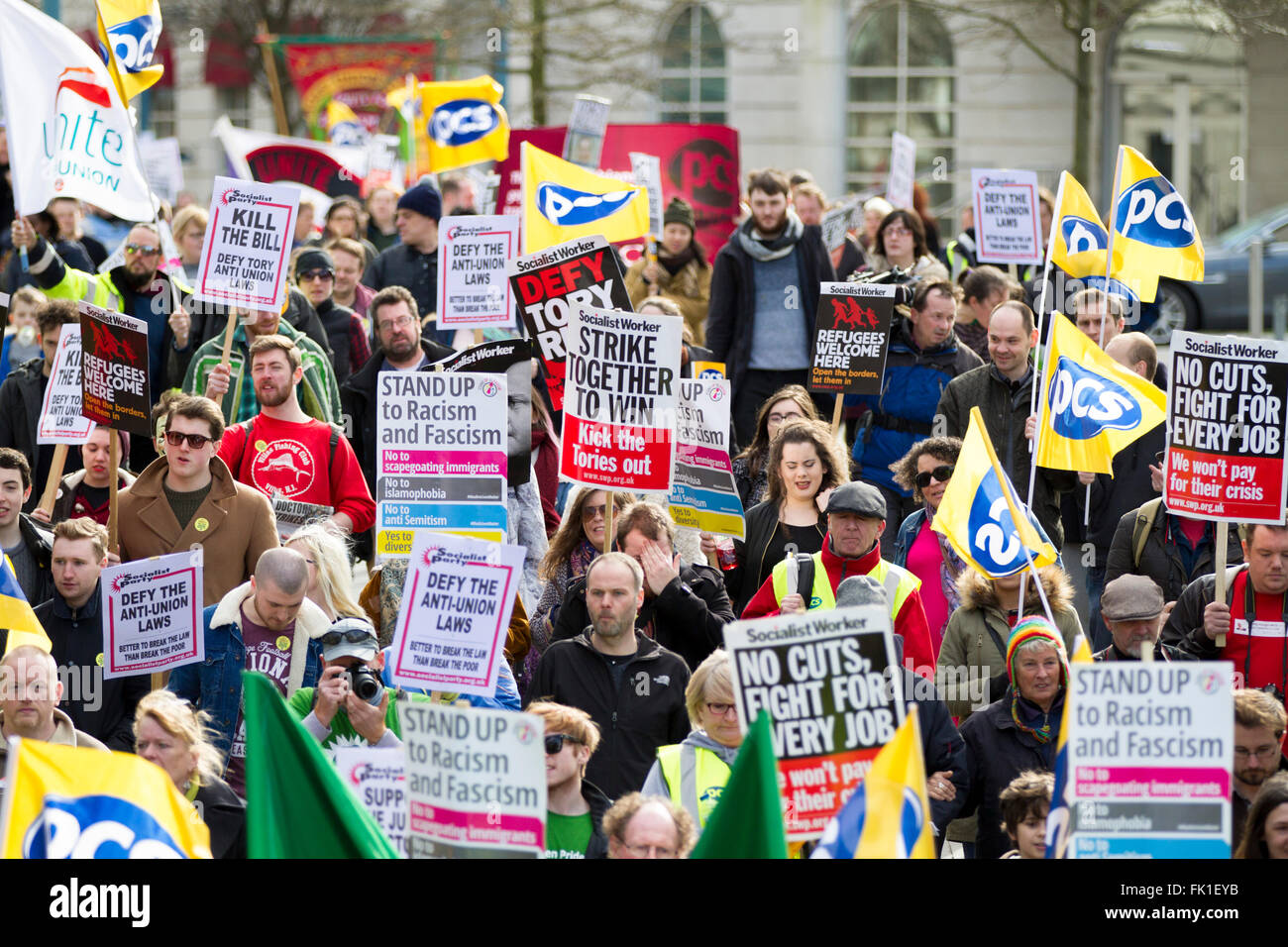 Cientos de activistas rally en Cardiff para oponerse al proyecto de ley sindical Foto de stock