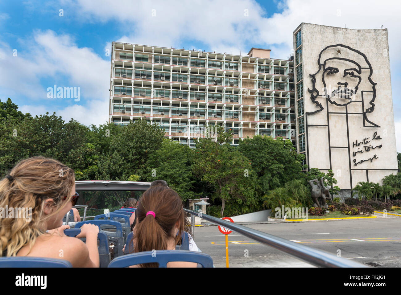 Memorial Ernesto Che Guevara en la fachada del Ministerio del Interior, Plaza de la Revolución, La Habana, Cuba Foto de stock