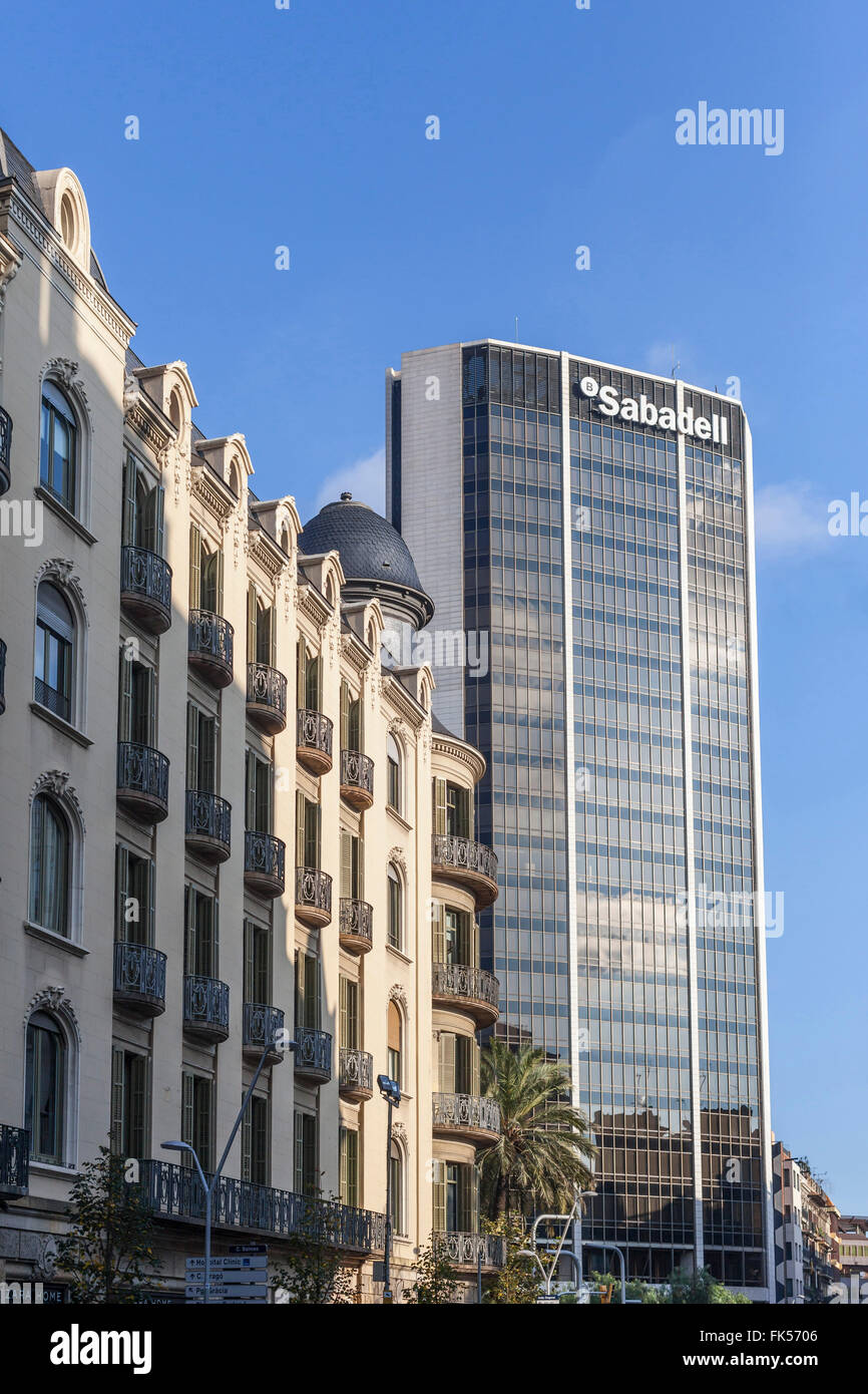Construcción de Banco de Sabadell- Atlántico por F. Mitjans y Santiago Balcells. Barcelona. Foto de stock