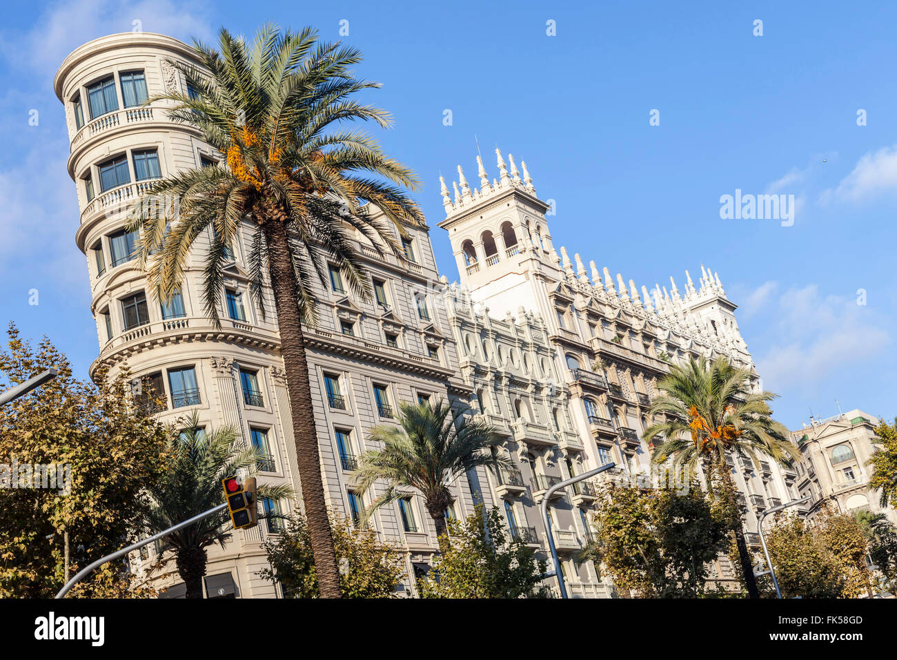 La Avinguda Diagonal, avenue, edificios, Barcelona Foto de stock