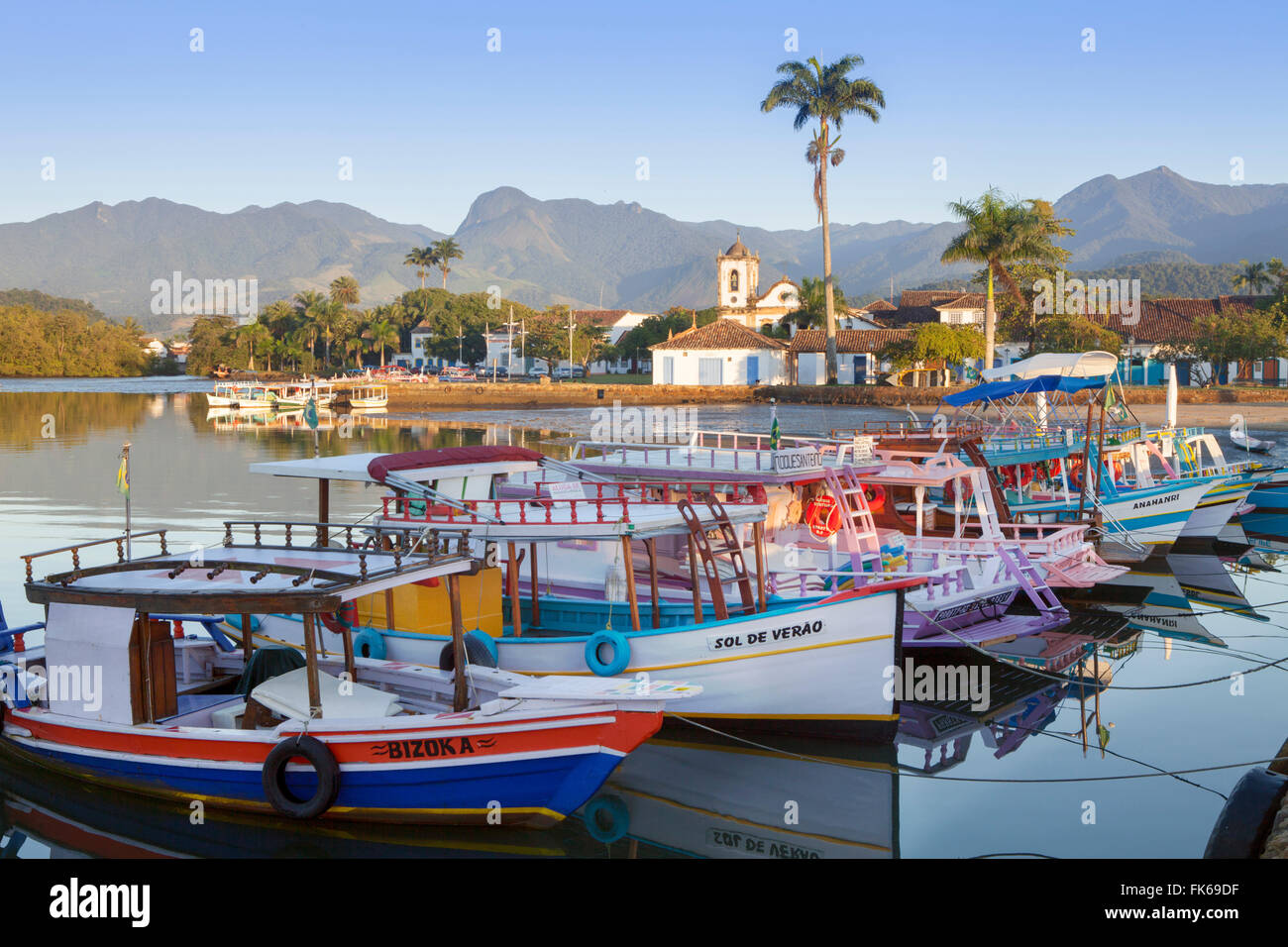 El puerto de Paraty, Estado de Rio de Janeiro, Brasil, América del Sur Foto de stock