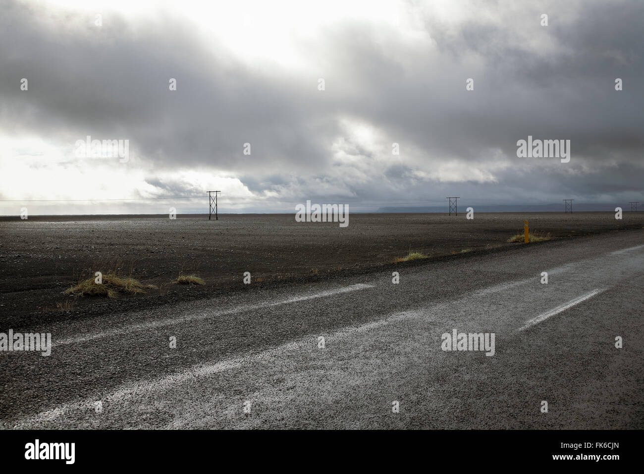 Islandia, plano paisaje visto desde el coche ver Foto de stock