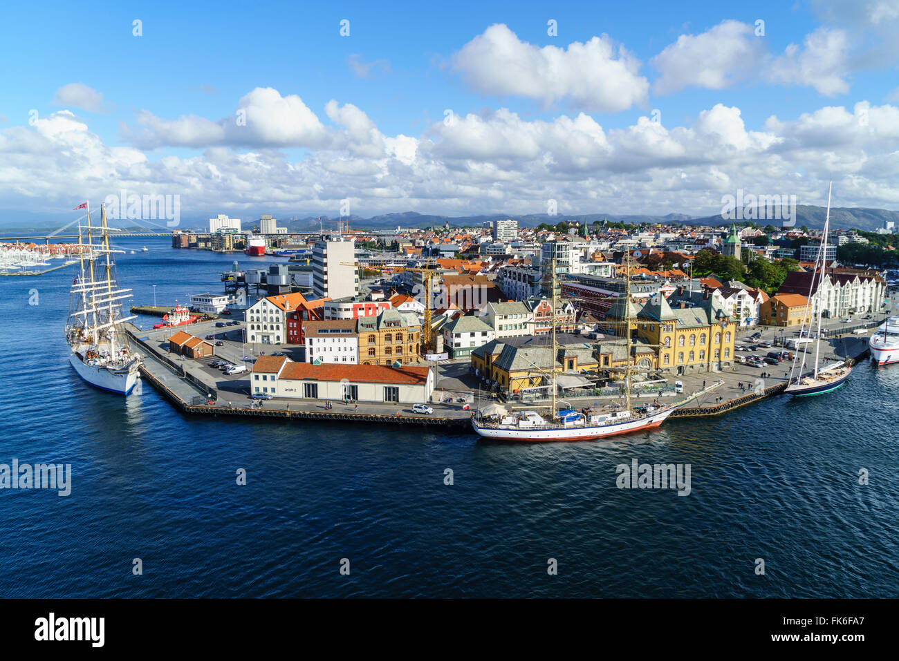 El puerto de Stavanger, Stavanger, Noruega en la tercera ciudad más grande y el centro de la industria petrolera del país, Noruega, Escandinavia, Europa Foto de stock